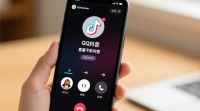 使用QQ通话时，如何同时观看抖音内容？